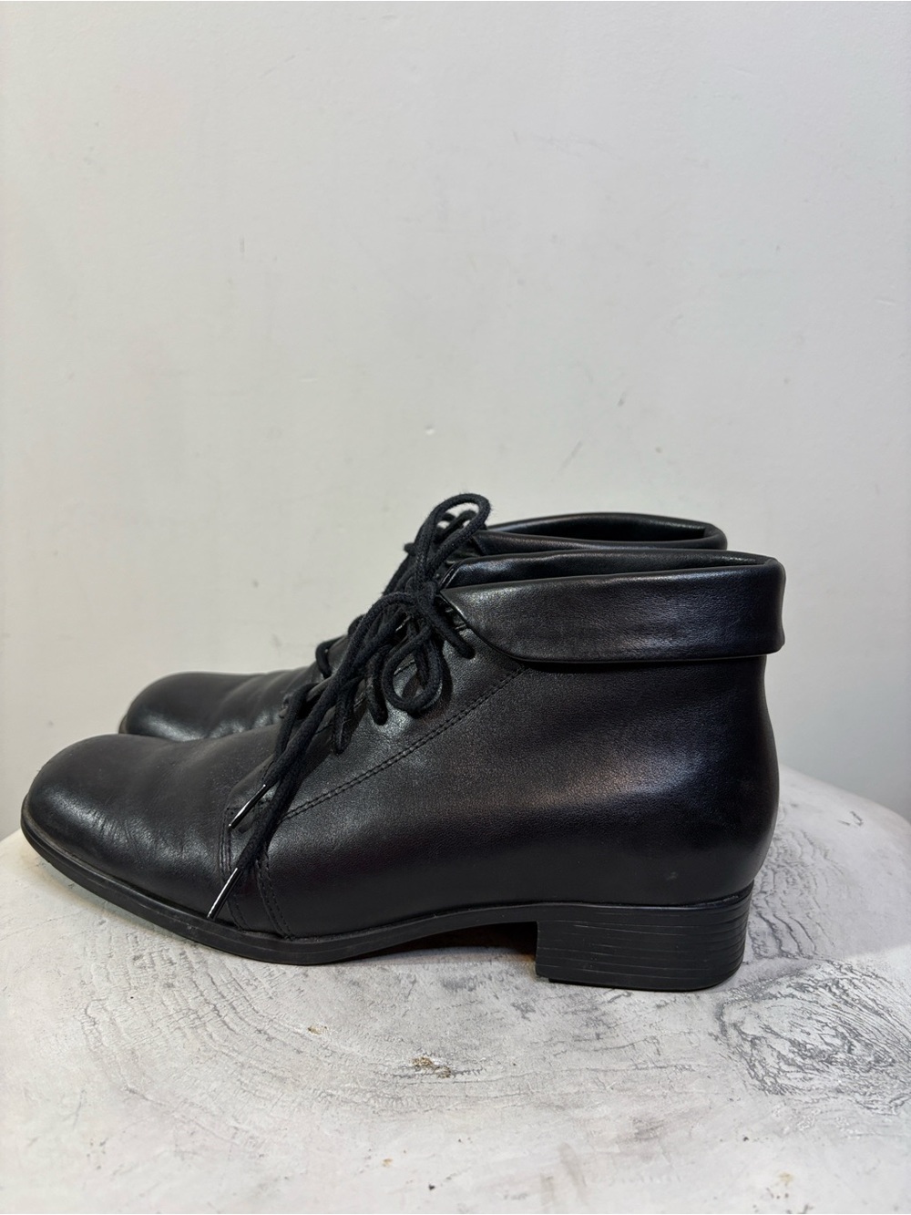 SJB Black Leather Fold Over Cuff Lace Up Ankle Boot Vintage Witchy Whimsigoth 7